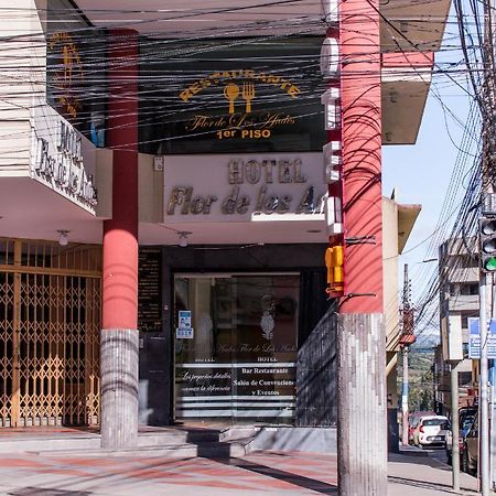 Hotel Flor De Los Andes Tulcán Esterno foto